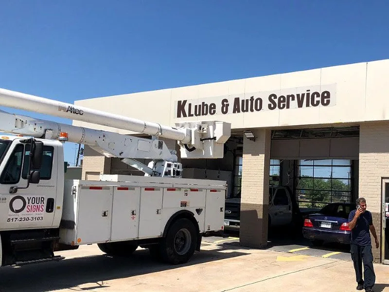 non-lit-signs-banner-auto-service
